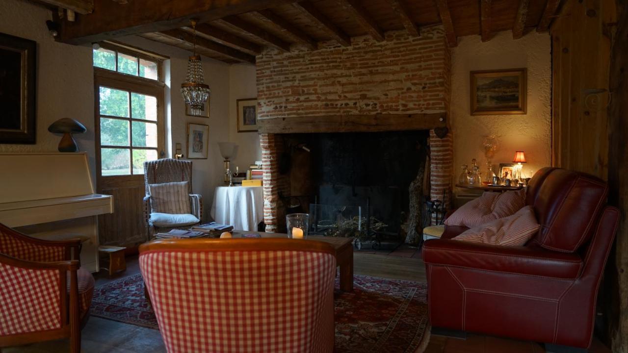 Les Hotes Des Guillemets Laglorieuse Eksteriør billede